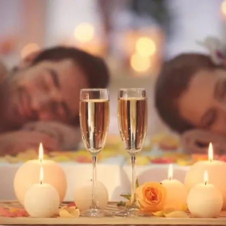 Avec Jacuzzi Et Terrasse Privatifs, Piscine Chauffee, Sauna, Salle De Billard *