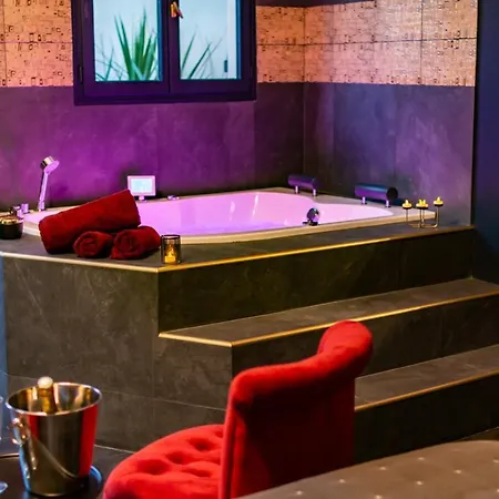 Avec Jacuzzi Et Terrasse Privatifs, Piscine Chauffee, Sauna, Salle De Billard Apartmán *